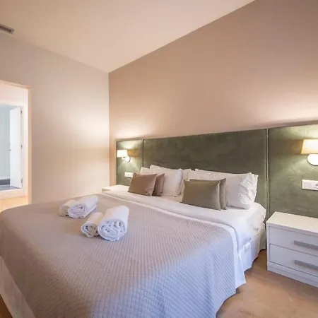 Apartment Three Bedroom In Paseo De Gracia Barcelona